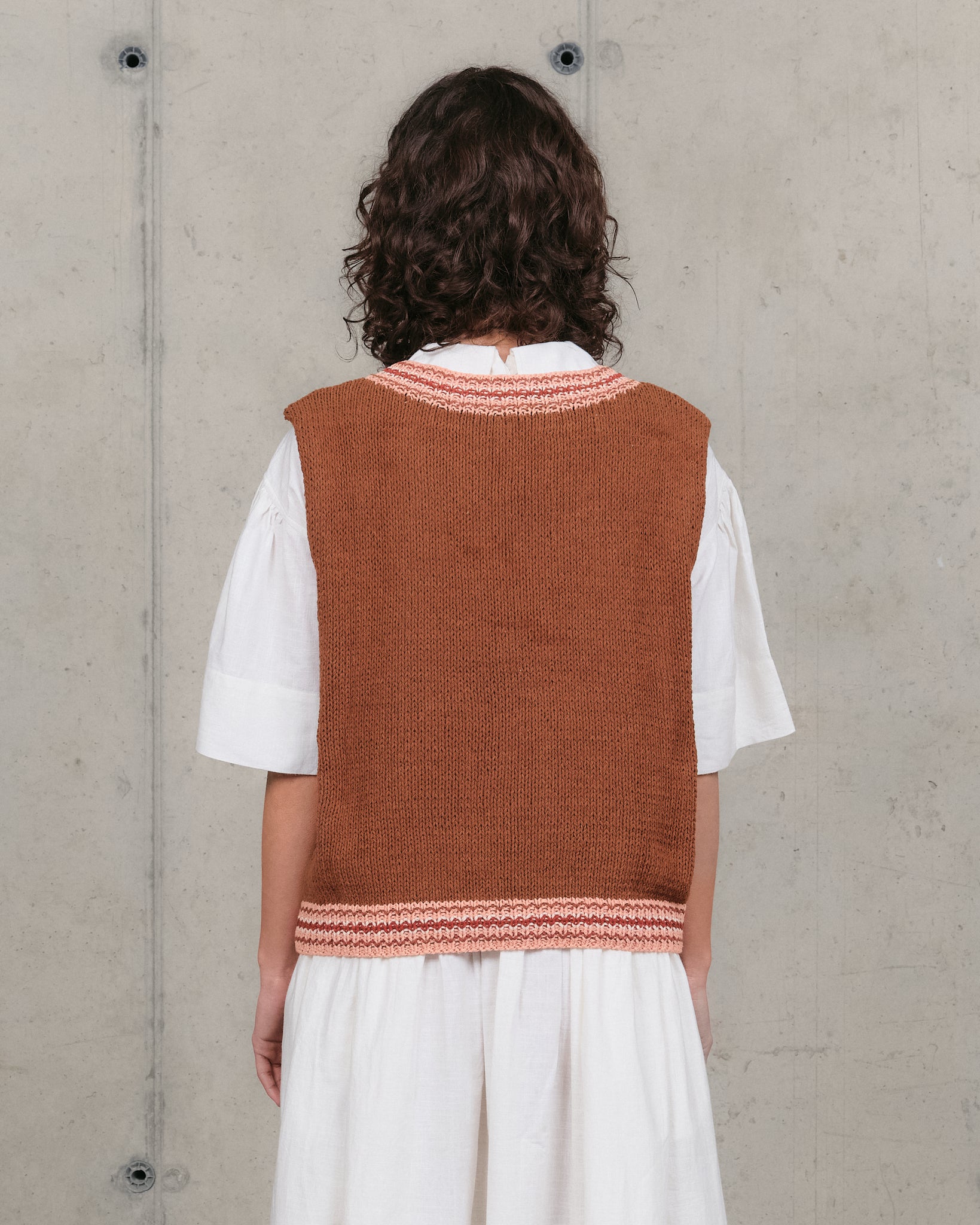 Bulb Knit Vest - Brown Leaf