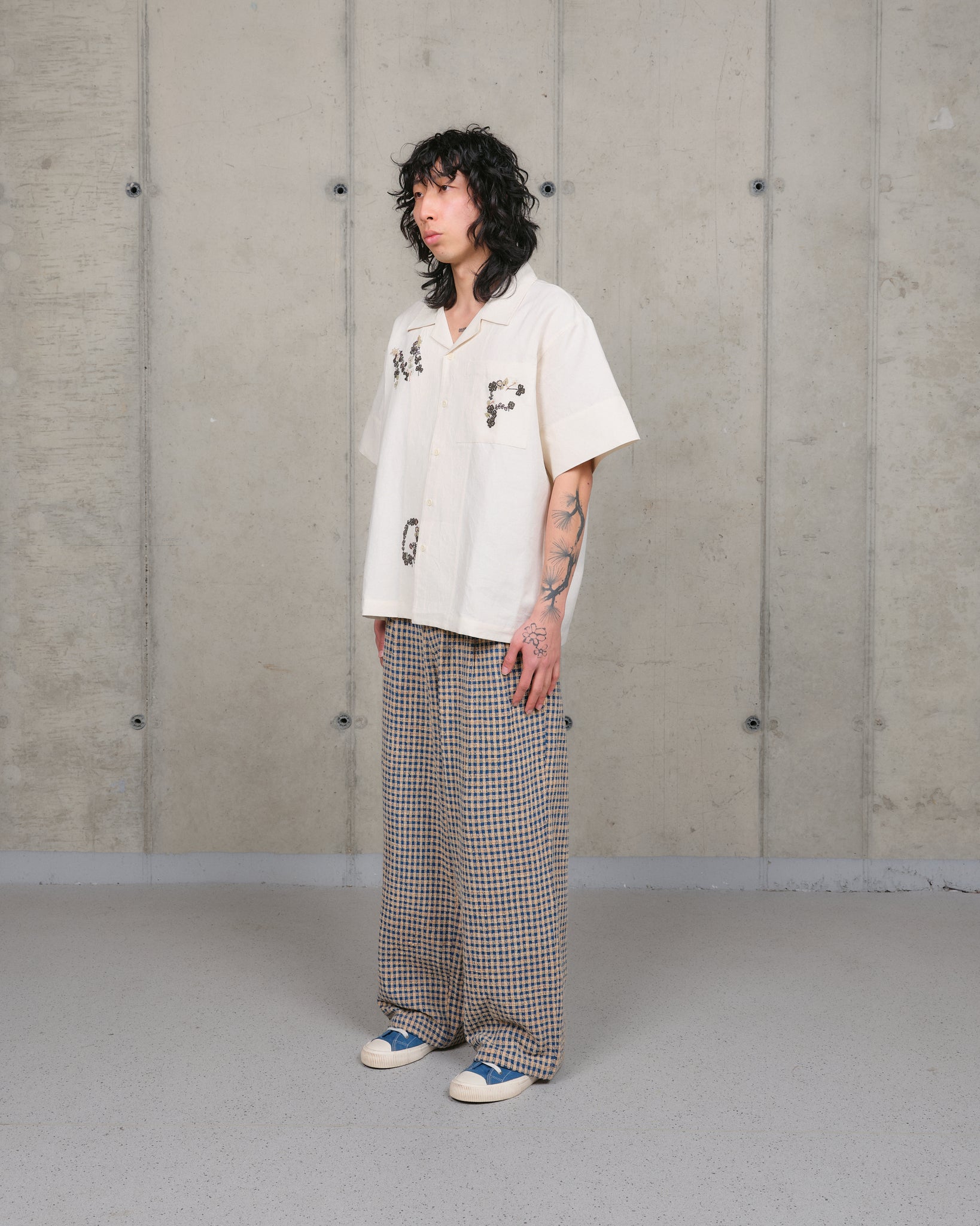 Greetings Shirt SS - Ecru Clover Embroidery