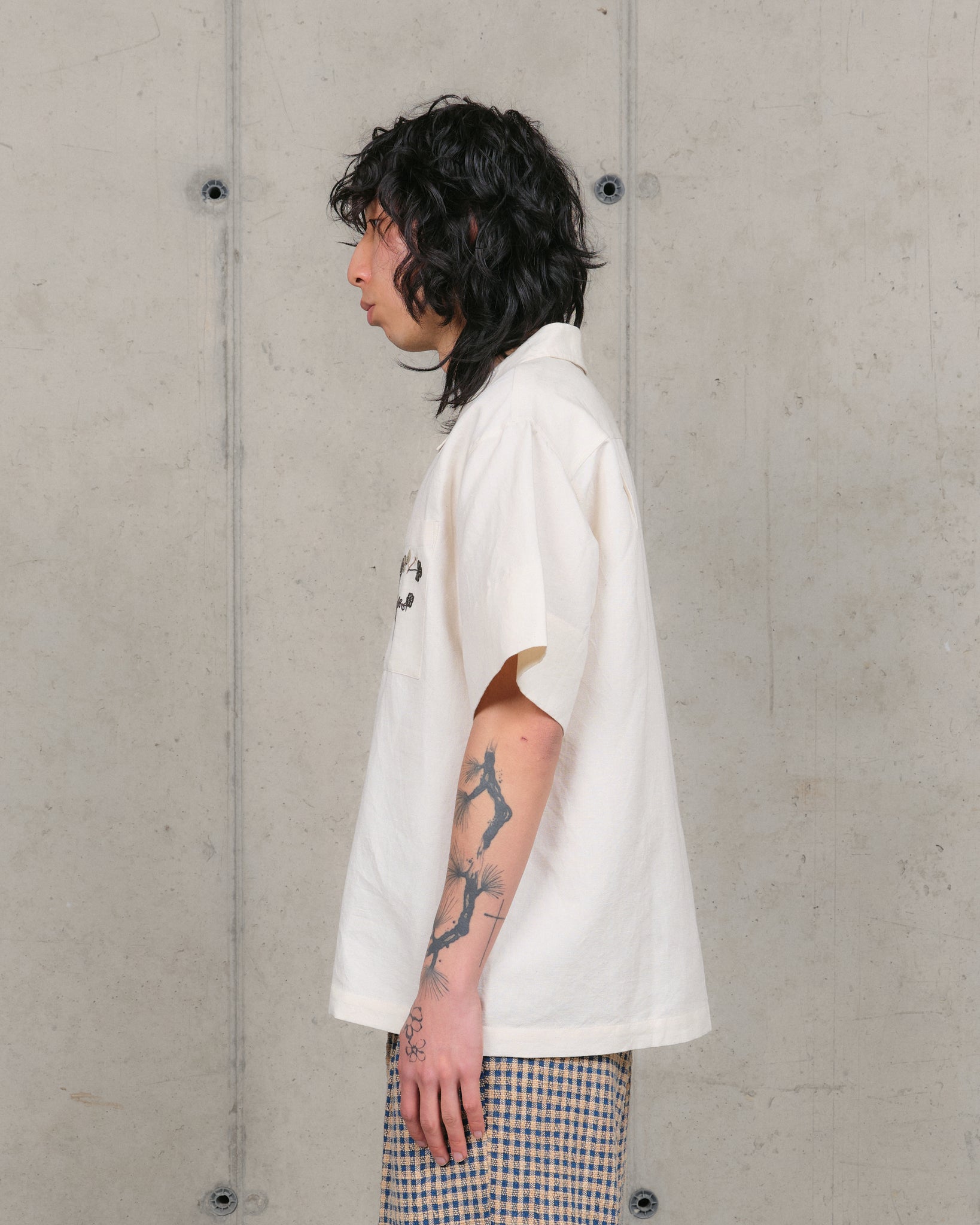 Greetings Shirt SS - Ecru Clover Embroidery
