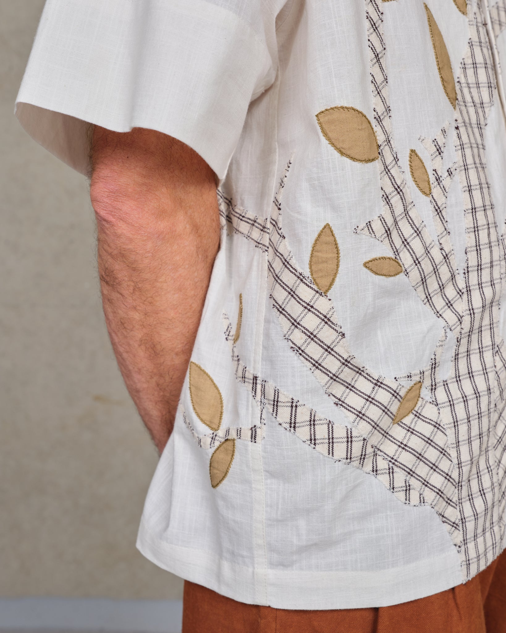 Greetings Shirt SS - Ecru Tree